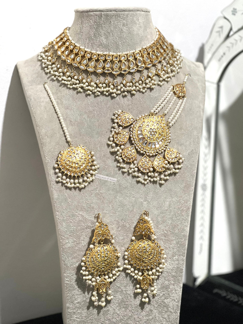 24ct Gold Plated Kundan Bridal Jewelry Set: Necklace, Earrings, Tika & Jhummar
