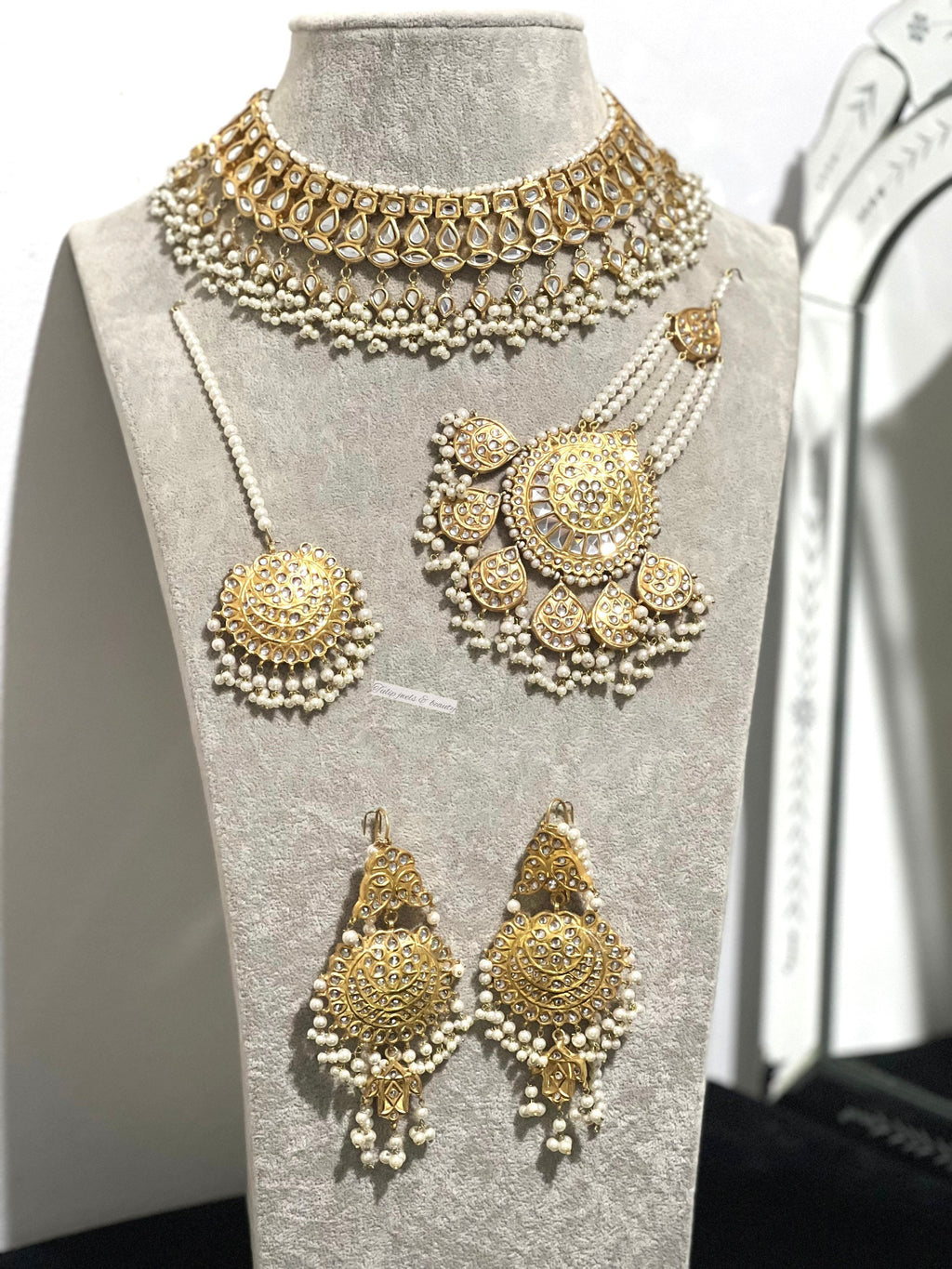 24ct Gold Plated Kundan Bridal Jewelry Set: Necklace, Earrings, Tika & Jhummar