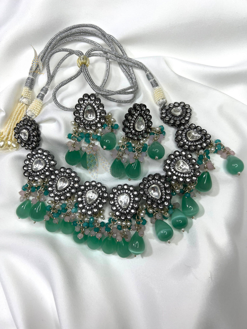 Kundan Indian Necklace Set: Handcrafted Wedding Jewelry