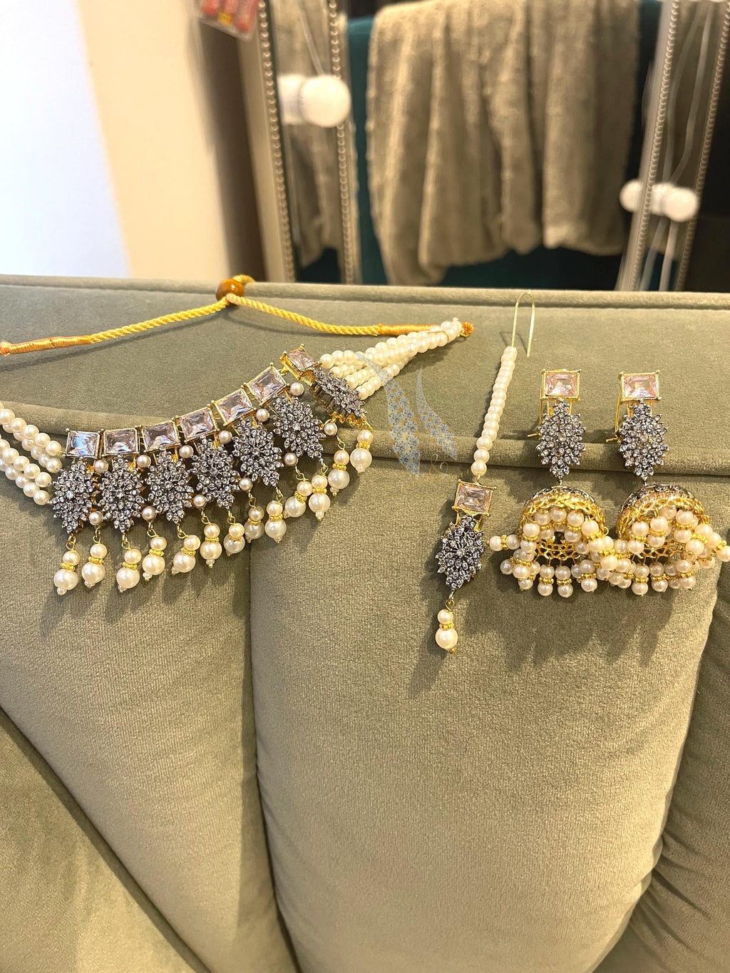 Indian Jewelry Necklace Set: Jhumki Earrings & Tikka, Pearls